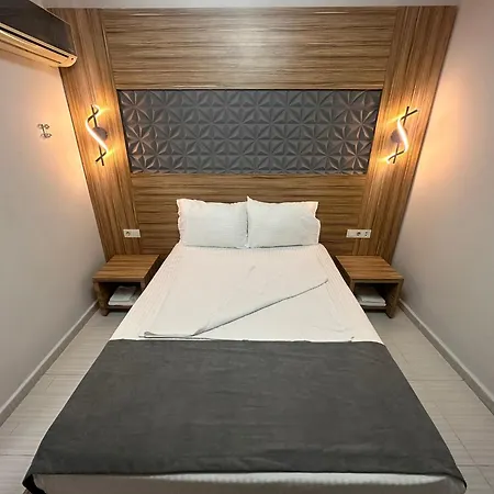 Royal Ezel Hotel *